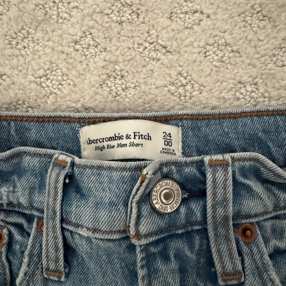 -Abercrombie & Fitch- The Mom Short/ High-Rise, Size 24/00 - Picture 4 of 4
